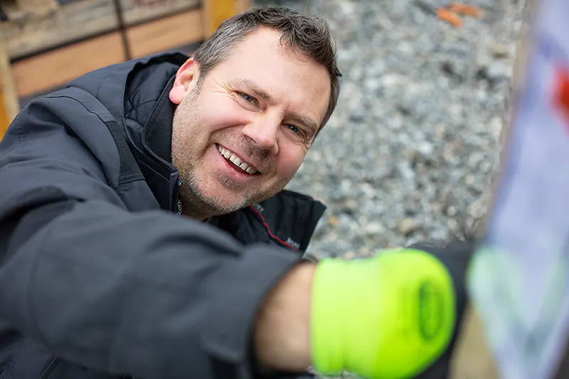 Grabmale Bodensee - Qualität ist unsere Stärke 10 Alexander Alberg in der Werkstatt